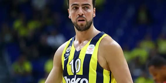 fenerbahce-nin-kaptani-melih-mahmutoglu-alkollu-19188597_7091_amp.jpg