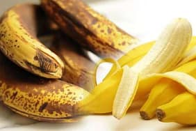 kararmis-muz-ile-ne-yapilir-kararmis-muz-yenir-m-muzun-rengine-nazaran-yararlari-ixj6xyR2.jpg