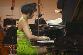 yuja-wang-mozartin-daha-karanlik-piyano-koncertosunu-benimsiyor-QhCVUkEe.jpg