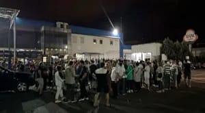 fabrikada-gece-ayaklanmasi-isciler-hesap-soruyor_18909233_26.jpg