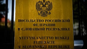 rusya-misilleme-hamlesiyle-uc-slovak-diplomati-sinir-disi-etti-PEs3hc4K.jpg