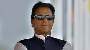 pakistan-basbakani-imran-khan-emniyette-gorevden-alindi-YNvz6NJV.jpg