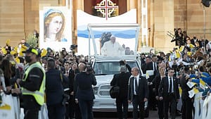 papa-malta-ziyaretini-tamamlarken-multecilere-iyilik-icin-dua-etti-cFccA42l.jpg