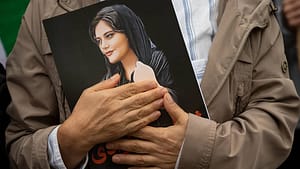 gosteriler-dorduncu-haftaya-girerken-irandaki-aktivistler-daha-fazla-protestoda-bulundu-bSIMgzdU.jpg