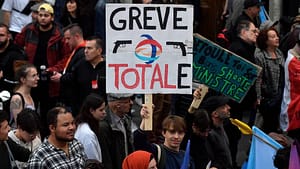 greve-gitti-hisse-ve-yasam-fransada-ulke-capinda-grevde-ulasim-darbe-aldi-gTQKU8U5.jpg