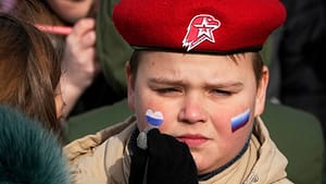 putin-kirim-kutlama-hafta-sonu-ic-harap-olmus-mariupolu-helikopterle-gezdi-mtXuUide.jpg