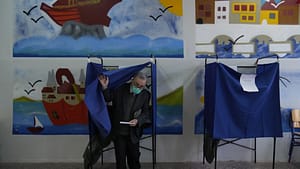 uluslararasi-kurtarma-harcama-kontrollerinin-sona-ermesinden-bu-yana-yunanistanin-ilk-secimlerinde-sandiklari-acildi-W3dsVuzX.jpg