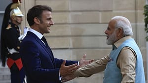 macron-insan-elestirilerini-reddederken-hindistandan-modi-paris-bastille-gunu-gecit-toreninde-onur-konugu-oldu-dhXtTYY5.jpg