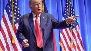 trump-2020-baskanlik-secimlerini-bozmaya-calistigi-suclamasiyla-hakim-karsisina-cikacak-fpaXrzMG.jpg