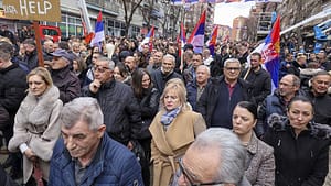 misirli-sirp-kosovada-para-yasagini-protesto-etti-rk47bUIl.jpg