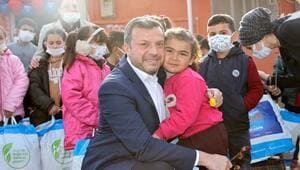 baskan-kocaispir-5C-den-cocuklara-mont-ve-bot-yardimi