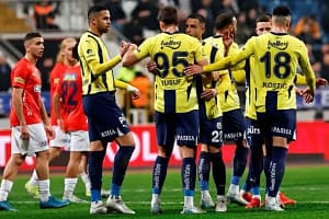 fenerbahce-nin-buyuk-umutlatlarla-aldigi-golcu-18908391_7407_amp.jpg