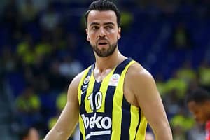 fenerbahce-nin-kaptani-melih-mahmutoglu-alkollu-19188597_7091_amp.jpg