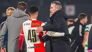 Kendi oğlunu oyuna alan Robin van Persie hayatının şokunu yaşadı Kendi oğlunu oyuna alan Robin van Persie hayatının şokunu yaşadı