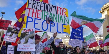 iran-protestolarda-onbinlerce-kisinin-gozaltina-alindigini-kabul-etti-meFlmMKi.jpg