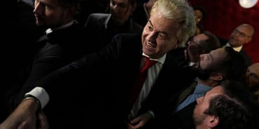 hollandali-secim-galibi-geert-wilders-hollandali-donald-trump-olarak-bilinen-islamdan-arindirilmis-bir-silahtir-iutjlc5n.jpg