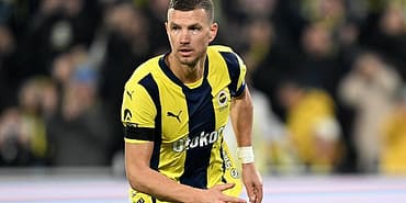 fenerbahcede-jose-mourinhodan-edin-dzeko-karari-Irb5UTnP.jpg