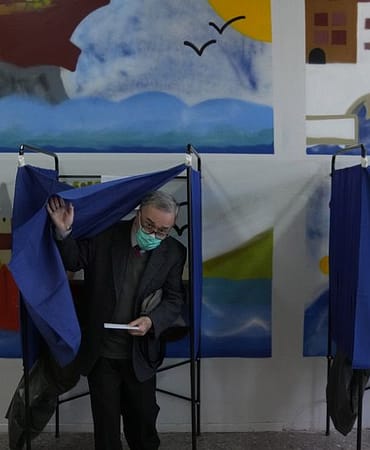uluslararasi-kurtarma-harcama-kontrollerinin-sona-ermesinden-bu-yana-yunanistanin-ilk-secimlerinde-sandiklari-acildi-W3dsVuzX.jpg