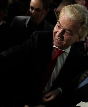 hollandali-secim-galibi-geert-wilders-hollandali-donald-trump-olarak-bilinen-islamdan-arindirilmis-bir-silahtir-iutjlc5n.jpg