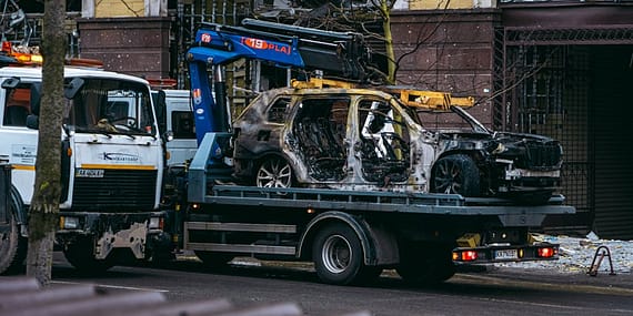 Anadolu-Adliyesi-Yakininda-Arac-Yangini-Binayi-Sardi-Buyuk-Hasar-featured